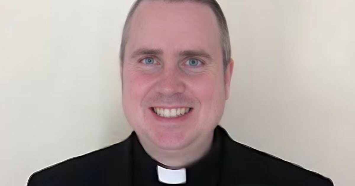 “Il figlio di Dio è morto con un’erezione”: fedeli inorriditi durante la Messa di Pasqua. Il prete si giustifica così