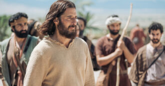 Copertina di La serie tv su Gesù da 12 milioni di follower sui social e 200 mila spettatori arriva al cinema: quando vedere The Chosen