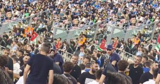 Copertina di Allo stadio Dall’Ara di Bologna uno steward fa rimuovere la bandiera della Palestina sugli spalti – Video