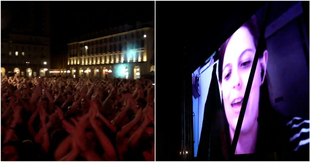 “Sono una donna, un’insegnante precaria, un’antifascista”. Ilaria Salis e il primo comizio a Torino (in streaming) dai domiciliari – Video