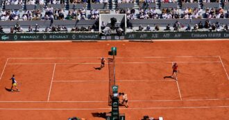 Copertina di Sinner dice addio al Roland Garros: l’esito amaro e la mentalità da vero numero 1. Con Alcaraz sarà una rivalità storica