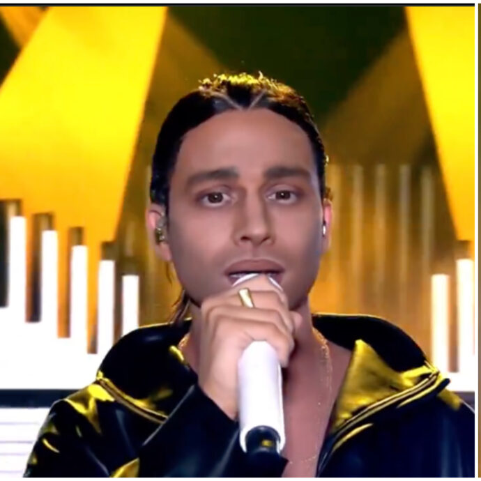 Mahmood superstar al “Tale e Quale Show” spagnolo: ecco il video del duetto con il suo imitatore che è diventato virale