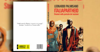 Copertina di Stranieri nella penisola del razzismo. Esce ItaliApartheid di Leonardo Palmisano – L’anteprima