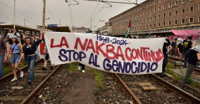 Torino, corteo Pro-Palestina occupa i binari a Porta Nuova