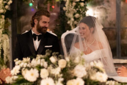 Copertina di Terra Amara, i telespettatori italiani piangono disperati sul gran finale della soap turca: “È la fine di un’era”