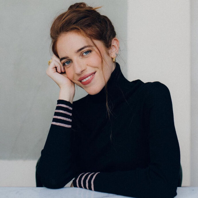 “Il taglio dei fondi per il bonus psicologo non mi è piaciuto affatto. La salute mentale è un diritto di tutti”: Valentina Romani dopo “Mare Fuori” presenta il primo romanzo