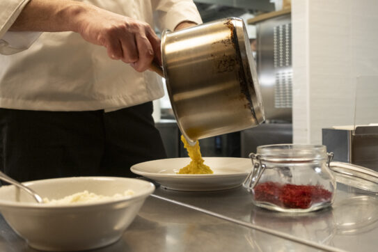 Intossicazione alimentare nel Vibonese: 30 turisti colpiti a Nicotera Marina, cinque ricoverati