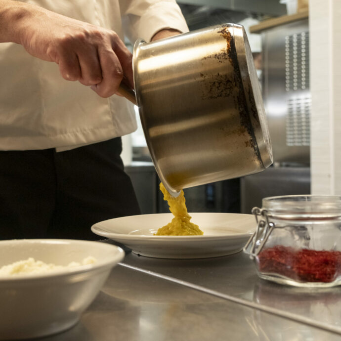 “Sono stata licenziata in tronco dal lavoro perché ho fatto una pausa di cinque minuti”: lo sfogo disperato di una ex dipendente di un ristorante