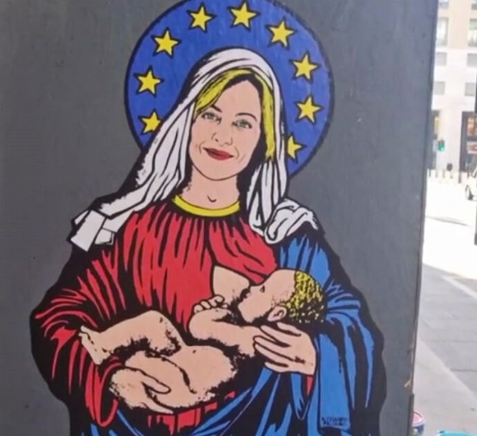 “Santa Giorgia”, a Milano il murale con la premier che allatta con l’aureola europeista e le stelle dell’Ue – Video