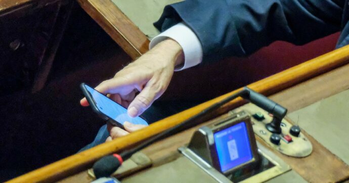 Consulta: le opinioni dei parlamentari sono insindacabili anche  sui social