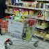 Copertina di Vendite al dettaglio giù a luglio, calano i consumi alimentari: “Italiani a dieta forzata”. Le storie: “Il 17 del mese il conto è già a zero. “Noi stringiamo la cinghia, la politica trova miliardi per le armi”