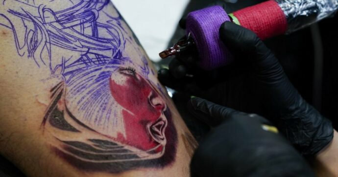 Tatuaggi, rischio linfomi e “fenomeno di Koebner”: i pericoli e i consigli dell’esperta