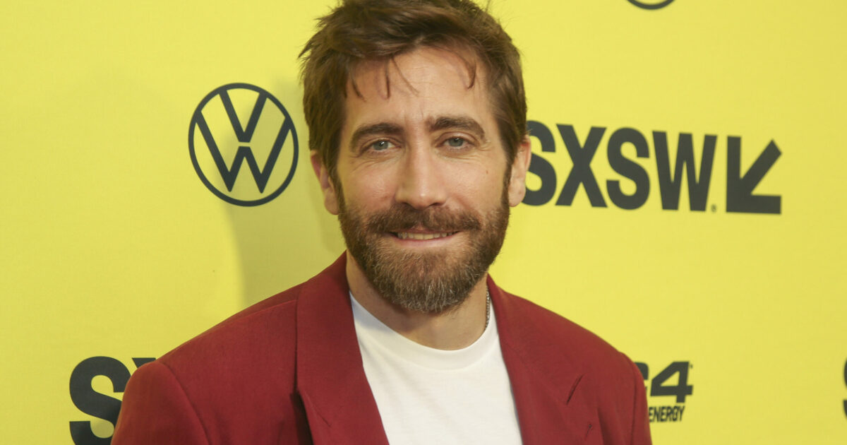 “Sono legalmente cieco, la mattina non vedo niente. Ma è vantaggioso per la mia carriera”: la confessione di Jake Gyllenhaal