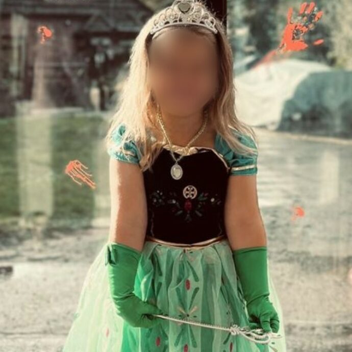 “La mamma è sul pavimento e non riesco a svegliarla”: bimba di 5 anni si veste da principessa, corre a chiedere aiuto a scuola e le salva la vita