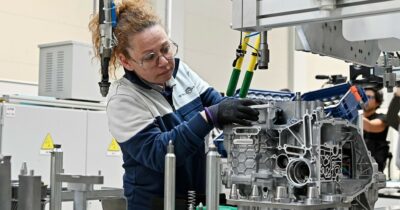 Copertina di Stellantis, 200 esuberi a Termoli: con gli altri impianti si sale a 1.000. Fiom: “Inesorabile disimpegno in Italia”