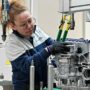 Copertina di Stellantis, 200 esuberi a Termoli: con gli altri impianti si sale a 1.000. Fiom: “Inesorabile disimpegno in Italia”
