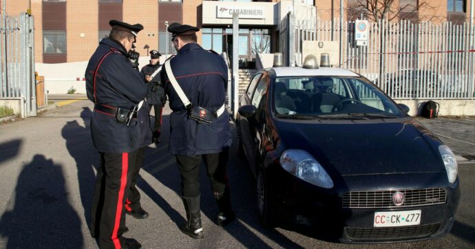 Uccide moglie e porta il cadavere in caserma