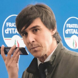 Copertina di Paolo Signorelli torna portavoce del ministro Lollobrigida. Diceva in chat con Diabolik: “Mortacci degli ebrei”