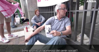 Copertina di Torino, professore del Politecnico si incatena insieme agli studenti pro Palestina: “Sono anch’io un facinoroso dei centri sociali?”