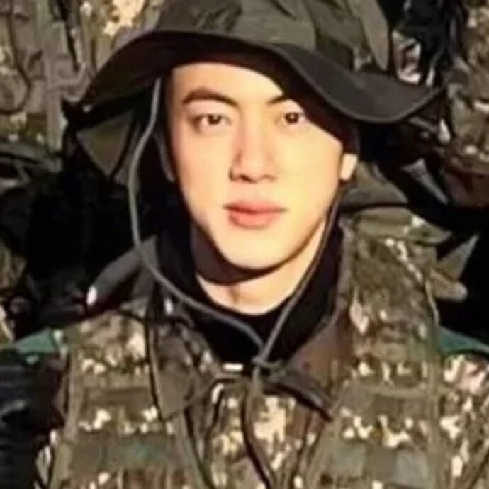 Jin dei BTS ha finito il servizio militare obbligatorio ed è festa tra i fan del gruppo K-pop più famoso al mondo