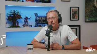 Copertina di Paolo Bonolis e il divorzio da Sonia Bruganelli: “Preferisco che una cosa finisca invece di diventare bugiarda”. E su Sanremo: “Quando ascoltai i Negramaro dissi che erano matti!”