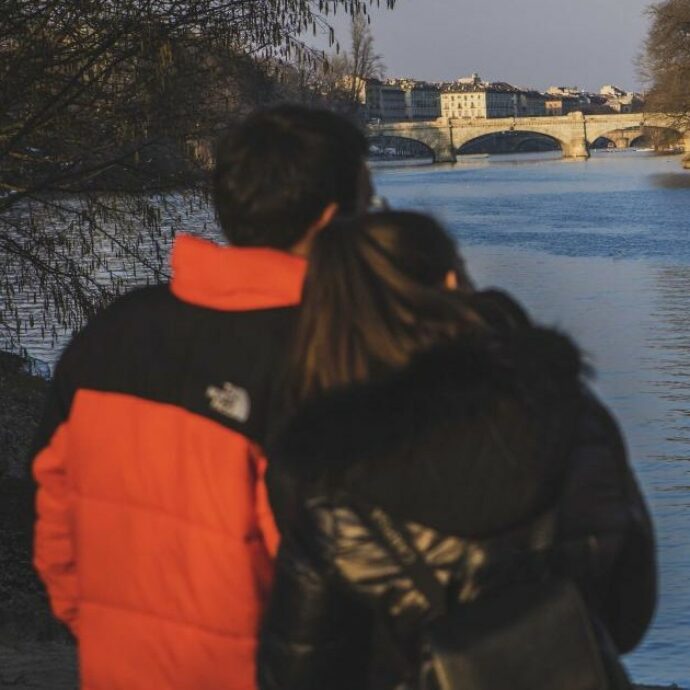 “Ho un cancro incurabile, voglio che quando morirò mio marito si metta con la mia migliore amica vergine. Ma lui vuole farci sesso già ora”: la storia su Reddit