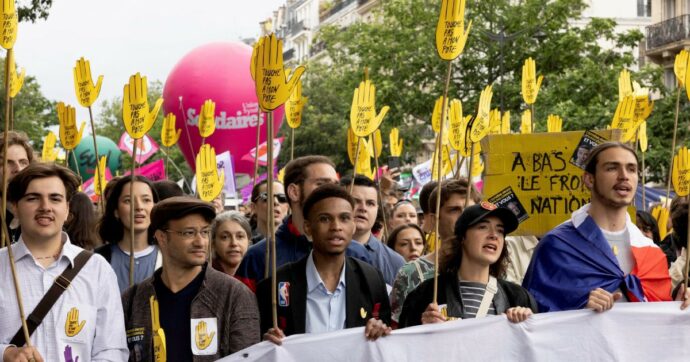 Parigi e non solo: 650 mila in piazza contro l’estrema destra