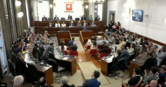 Copertina di La fame della casta per i doppi vitalizi non finisce mai: 11 ex consiglieri rivogliono pure i soldi persi nei 4 anni di abolizione