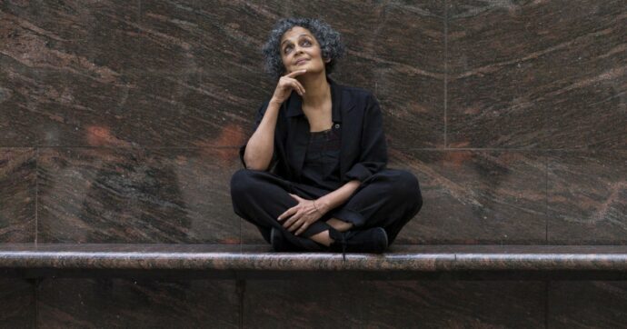Arundhati Roy inquisita: parlò del Kashmir