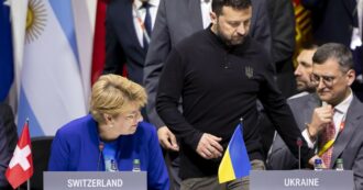 Copertina di L’Ue al vertice “di pace” dice che la guerra in Ucraina deve continuare. Zelensky: “Qui in Svizzera il primo passo”. L’Arabia: “Per un dialogo credibile serve che Mosca ci sia”