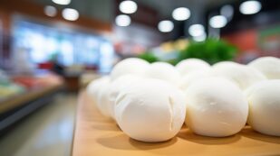 Copertina di “Latte inquinato”: mozzarella per pizza ritirata dal commercio. Il richiamo del Ministero della Salute