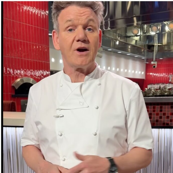 Incidente per Gordon Ramsay, lo chef mostra i lividi e dice: “Fortunato ad essere ancora vivo, sembro una patata viola”