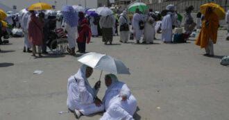 Copertina di Temperature vicine ai 50° in Arabia Saudita, almeno 19 pellegrini morti durante il cammino per la Mecca