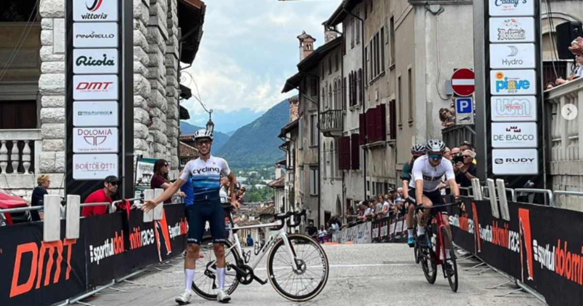 “Dovevo andare a messa ed ero in ritardo”: anziana non si ferma all’alt e investe tre ciclisti della Dolomiti Race