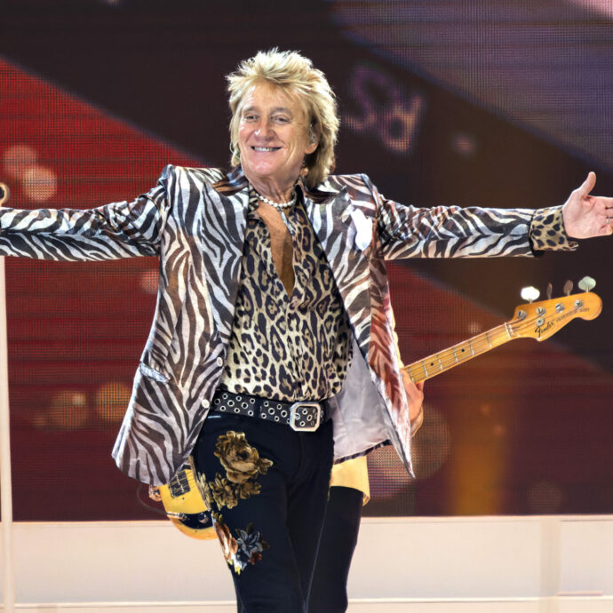 “Sono consapevole che i miei giorni sono contati, ma non ho paura. Voglio far festa fino a 90 anni”: Rod Stewart e il bilancio alla vigilia degli 80 anni