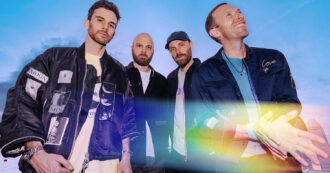 Copertina di Coldplay proteggono la natura: dopo il tour eco-sostenibile realizzeranno i vinili del nuovo album “Moon Music” con bottiglie di plastica riciclate