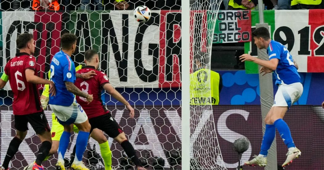Euro 2024, la schema dell’Italia da corner è un marchio di Spalletti: i gol fotocopia di Bastoni e Osimhen | Video
