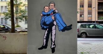 Copertina di Berlinguer tiene in braccio Berlusconi: a Milano il murale di AleXsandro Palombo per “unire la politica in nome del bene comune”
