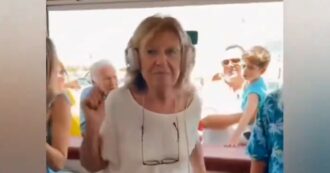 Copertina di La candidata sindaco Adriana Poli Bortone si scatena alla consolle a Lecce: “Ballo meglio di Salvemini”