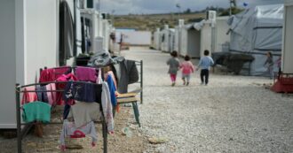 Copertina di Un mondo di sfollati: 120 milioni di persone sono rimaste senza casa. I dati Unhcr 2024 sulle migrazioni