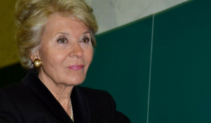 Copertina di “I miei libri? Sono ciofeche non certo capolavori letterari, però arrivano a tutti. Ne scrivo uno all’anno, alla mia età non si può bere né fare sesso…”: parla Sveva Casati Modignani