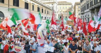 Copertina di Autonomia e premierato: Schlein, Conte&C. nella piazza piena che grida “Unità!”