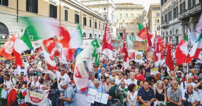Autonomia e premierato: Schlein, Conte&C. nella piazza piena che grida “Unità!”
