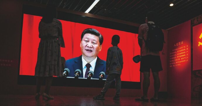 “Guerra” Stoltenberg-Xi. E Putin si stringe a Kim