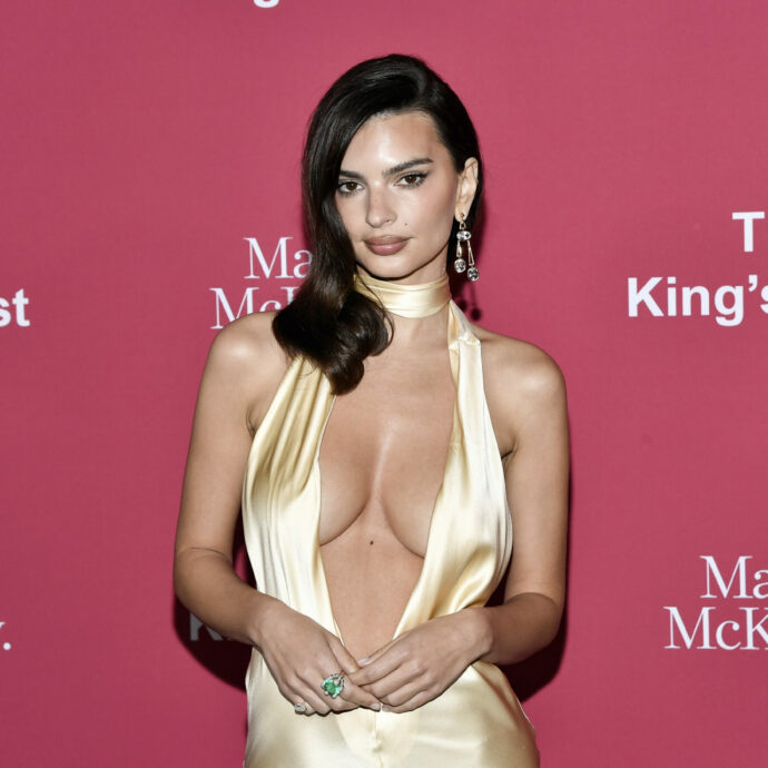 “Capisco perché le ragazze scelgono uomini che somigliano a topi e ratti. La gentilezza è la cosa più importante. È davvero difficile, ca**o”: lo sfogo di Emily Ratajkowski