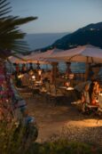 Copertina di Aperitivo d’estate con vista mozzafiato? Ecco i 5 indirizzi da provare sul Lago di Como
