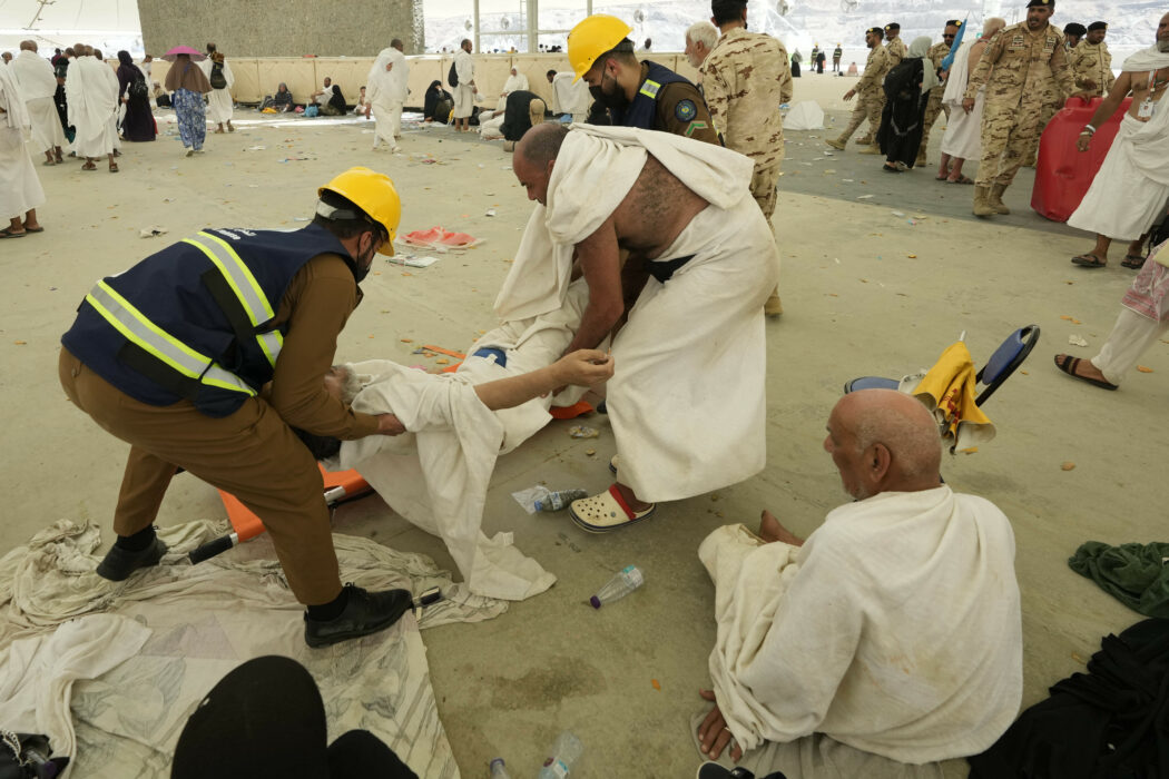 Aumenta il numero di morti tra i pellegrini in viaggio per La Mecca: almeno 900 decessi a causa delle temperature oltre i 50 gradi