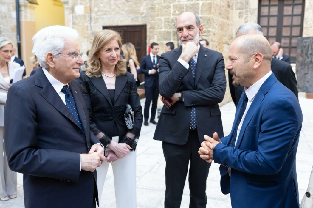 Stefano Di Battista ha presentato al G7 “La Dolce Vita” davanti al Presidente della Repubblica Sergio Mattarella – IL VIDEO