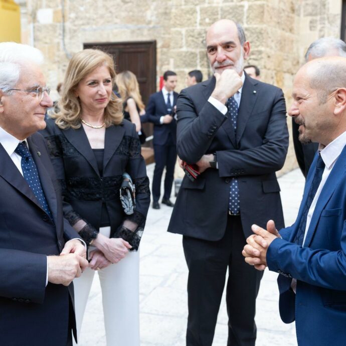 Stefano Di Battista ha presentato al G7 “La Dolce Vita” davanti al Presidente della Repubblica Sergio Mattarella – IL VIDEO