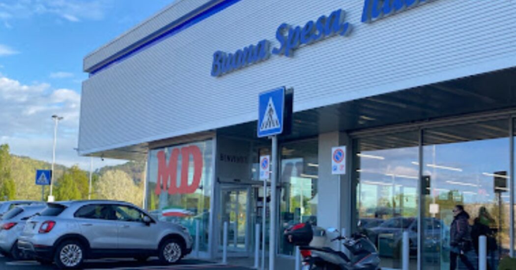 “Fatevela addosso, in bagno non ci andate più”: l’audio choc della direttrice di un supermercato di Brandizzo (Torino)